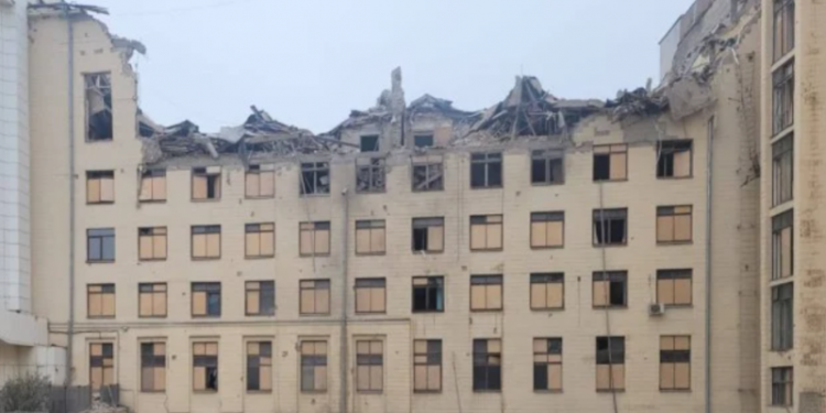 Удар по житловому будинку та вишу Харкова: постраждалих уже п’ятеро