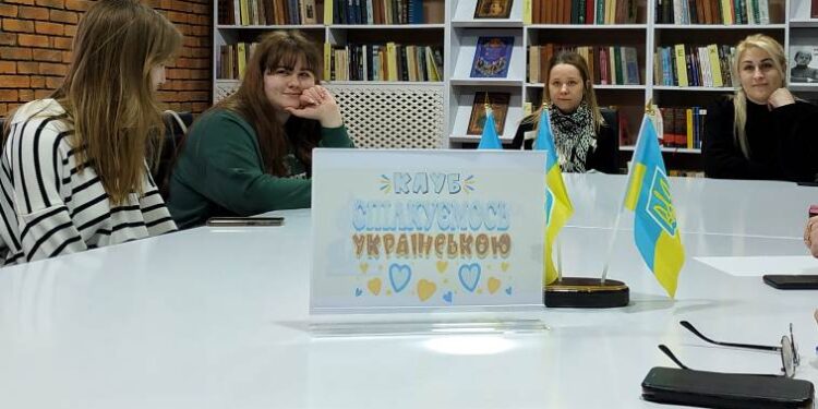 В Арцизькій міській публічній бібліотеці відбулося перше засідання клубу «Спілкуємося українською»