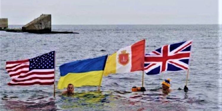 В День єднання одесити влаштували екстремальний заплив