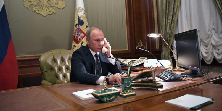 Між Зеленським і Путіним відбулася телефонна розмова: у Кремлі прокоментували ситуацію на Донбасі