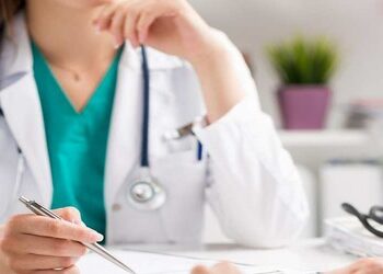 Что делать, если есть потребность в медицинской помощи, но нет мобильной связи: советы Минздрава