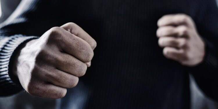 На Тернопільщині чоловік побив старшого товариша так, що той потрапив до реанімації  | Кримінальні новини