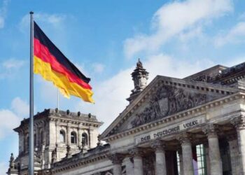 Германия упрощает иммиграцию, чтобы привлечь квалифицированных специалистов