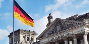 Германия упрощает иммиграцию, чтобы привлечь квалифицированных специалистов