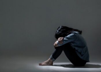 Если у близкого человека ПТСР: в Минздраве объяснили, что делать