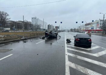 У Харкові юний водій «BMW 335I» спровокував ДТП, в якій постраждали дві жінки. ФОТО | Кримінальні новини