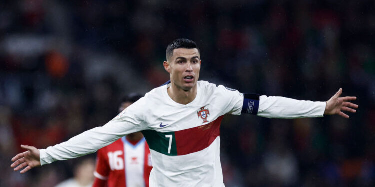 В 2021 году Криштиану Роналду хотел отобрать капитанскую повязку у Харри Магуайра (30 марта 2023 г.) — Новости футбола