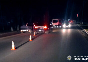 На Хмельниччині пенсіонерка потрапила під автомобіль та до лікарні,- поліція  | Кримінальні новини