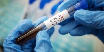 COVID снова атакует: в Украине за неделю зафиксировали почти 17 тысяч новых больных