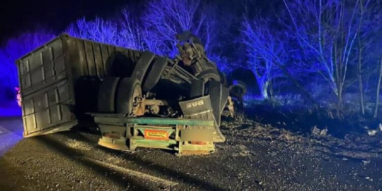 На трасі Одеса-Рені ВАЗ зіштовхнувся з вантажівкою: загинула людина