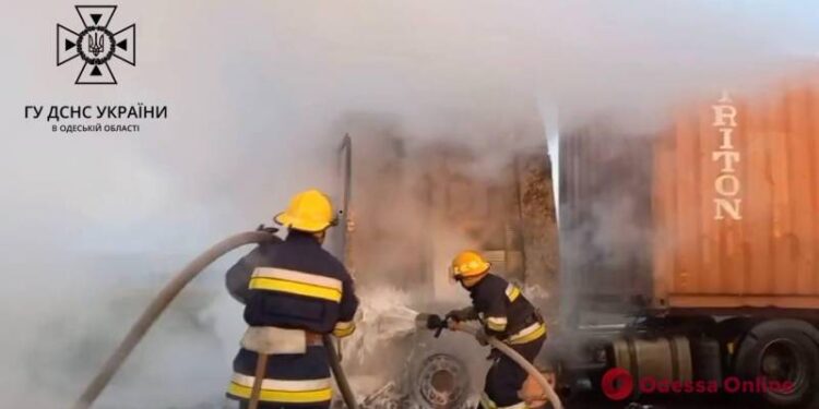 На трасі Рені — Ізмаїл спалахнула вантажівка