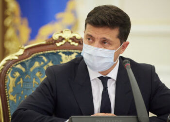 Владимир Зеленский подписал закон о штрафах за неношение маски