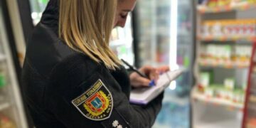 За продаж слабоалкогольних напоїв підліткам на Одещині оштрафували двох продавчинь — Новини Одеської області