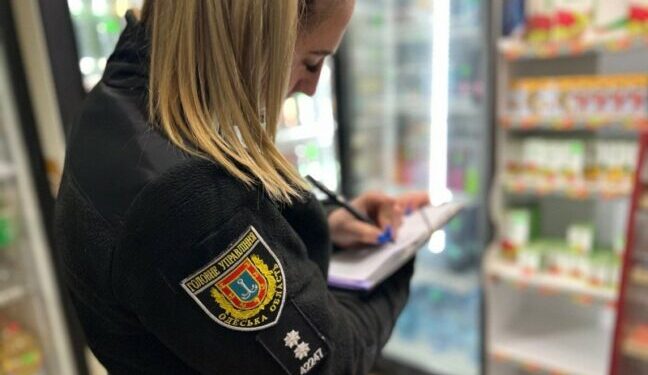 За продаж слабоалкогольних напоїв підліткам на Одещині оштрафували двох продавчинь — Новини Одеської області