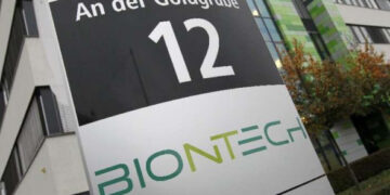 BioNTech планирует провести в Великобритании испытания терапии рака с помощью мРНК