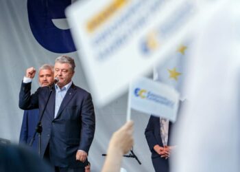 Зеленський забрав у Порошенка бізнес, тепер екс-президент вирішив забрати його у президента