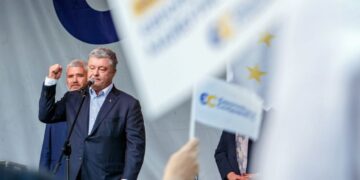 Зеленський забрав у Порошенка бізнес, тепер екс-президент вирішив забрати його у президента
