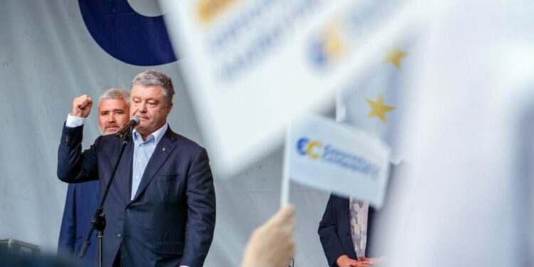 Зеленський забрав у Порошенка бізнес, тепер екс-президент вирішив забрати його у президента