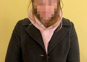 У Солом’янському районі Києва пильні дільничні поліції викрили вуличну наркодилерку. ФОТО | Кримінальні новини