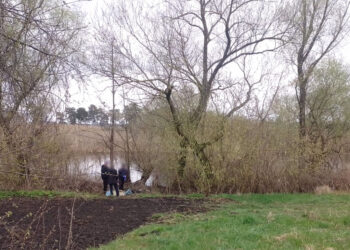 Поліція Полтавщини встановлює обставини загибелі чоловіка, тіло якого дістали з річки | Кримінальні новини