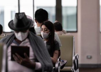 В мире набирает обороты новый заразный вариант COVID-19: что о нем нужно знать