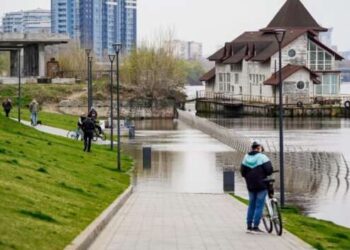 Потопа не будет: в Киеве снижается уровень воды в Днепре