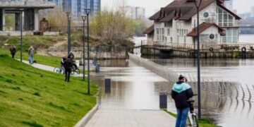 Потопа не будет: в Киеве снижается уровень воды в Днепре