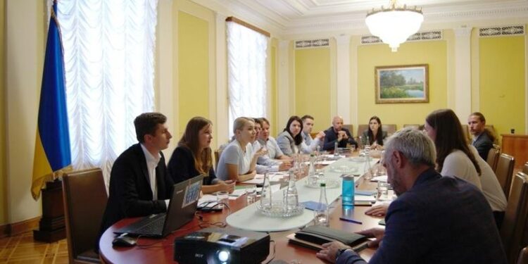 У Зеленського готують закон для викривачів корупції та готові платити 10% від хабаря