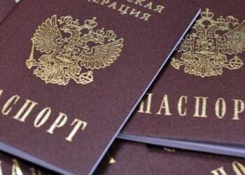 Українцям з російськими паспортами можливо буде заборонено відвідувати страни ЄС