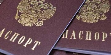 Українцям з російськими паспортами можливо буде заборонено відвідувати страни ЄС
