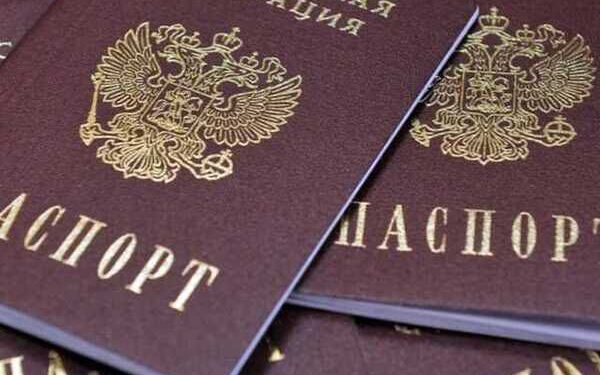 Українцям з російськими паспортами можливо буде заборонено відвідувати страни ЄС