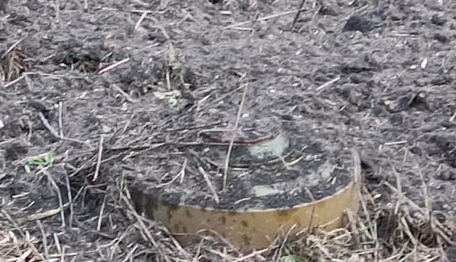 На Київщині трактор підірвався на протитанковій міні, його кермувальник у лікарні. ФОТО | Кримінальні новини