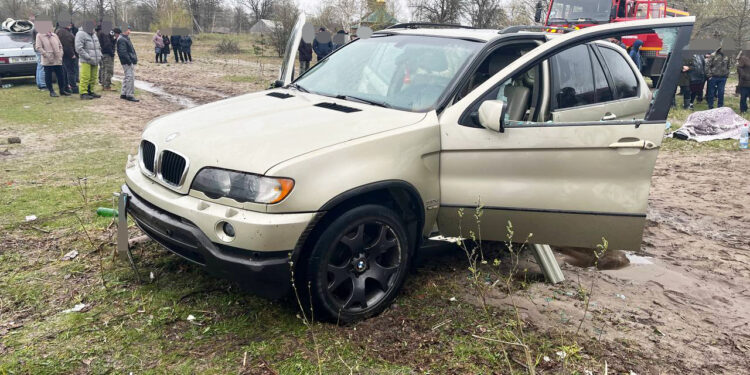 На Рівненщині «BMW X5» заїхав у річку: двоє молодиків врятувалися, ще двоє загинули. ФОТО | Кримінальні новини