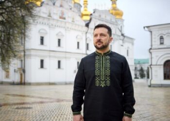 Зеленський привітав українців із Великоднем: Попереду чи не найважча з вершин, ми подолаємо її