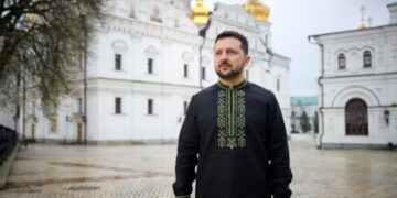 Зеленський привітав українців із Великоднем: Попереду чи не найважча з вершин, ми подолаємо її