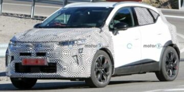 Renault тестує на дорогах оновлений кросовер Captur — Автоновини