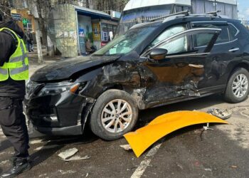 У Сумах сталася потрійна ДТП, внаслідок якої постраждали троє дорослих та троє дітей. ФОТО | Кримінальні новини