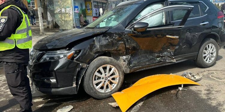 У Сумах сталася потрійна ДТП, внаслідок якої постраждали троє дорослих та троє дітей. ФОТО | Кримінальні новини