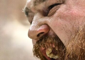 Топ-боксер из США издевательски победил Дацика. И прямо в ринге обратился… к Путину!