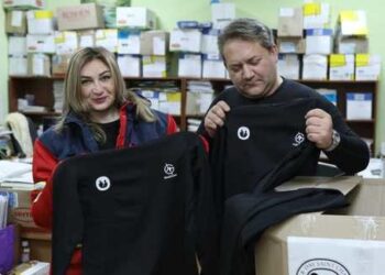 Благодійники передали термобілизну медикам екстреної допомоги