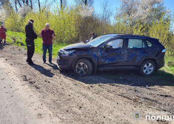 ДТП на Хмельниччині: позашляховик потрапив у кювет, а його пасажирка до лікарні | Кримінальні новини