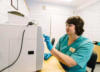 Анализ крови за одну минуту: «МХП-Громади» передал многофункциональное оборудование для больницы «Охмадит»