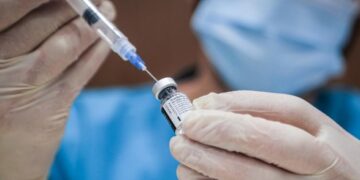 Могут ли вам ввести вакцину, которая испортилась в период отключения света: в Минздраве дали объяснение