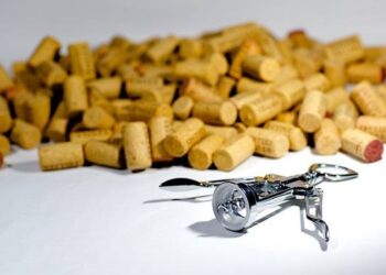 Кабмін підвищив вартість акцизних марок на 80%