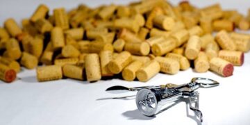 Кабмін підвищив вартість акцизних марок на 80%