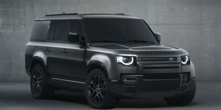 Land Rover Defender 130 получил дефорсированный пятилитровый мотор V8 — АВТО НОВОСТИ