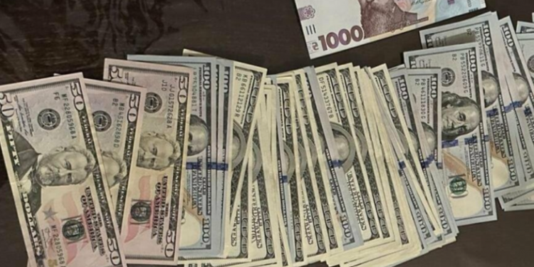 На Одещині ДБР викрило посадовця військової частини, який відбирав у солдатів бойові доплати