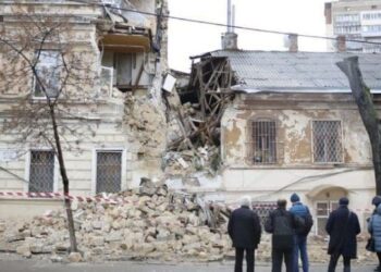 Обрушение дома: что делать и куда обращаться