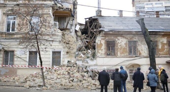 Обрушение дома: что делать и куда обращаться