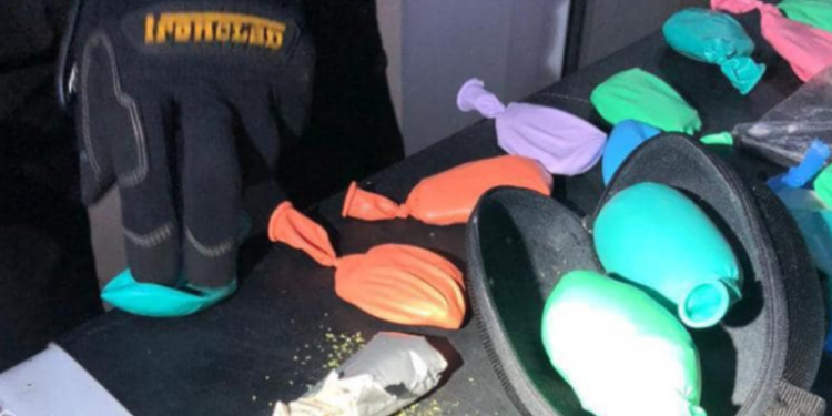 Розслаблюючі сюрпризи: на одеській митниці виявили марихуану в повітряних кульках